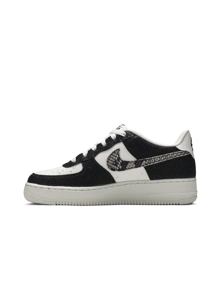 Кроссовки Nike Air Force 1 Low LV8 GS 'Snakeskin' — изображение 4 из 9, белый/черный