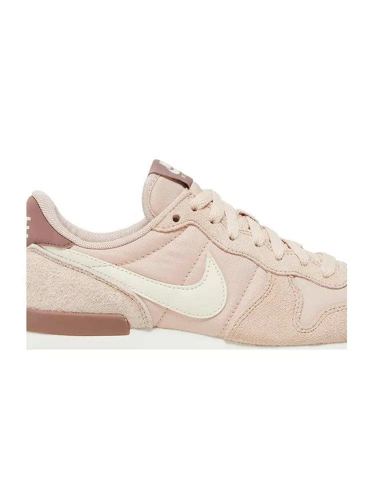 Кроссовки Wmns Internationalist 'Particle Beige Mauve' — изображение 2 из 8, бежевый