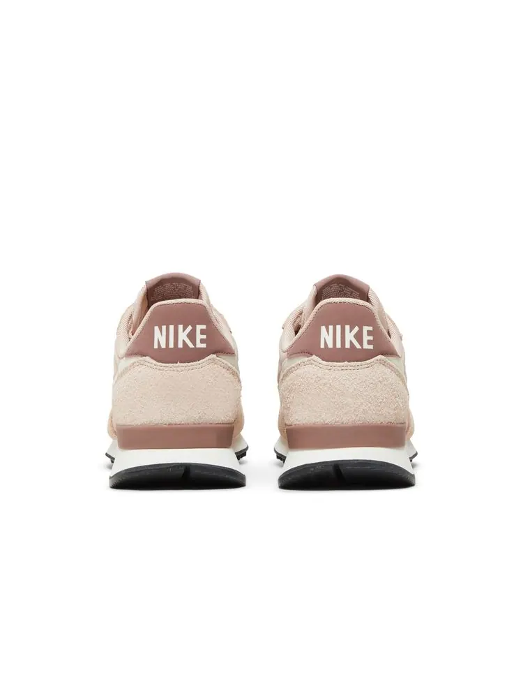 Кроссовки Wmns Internationalist 'Particle Beige Mauve' — изображение 6 из 8, бежевый