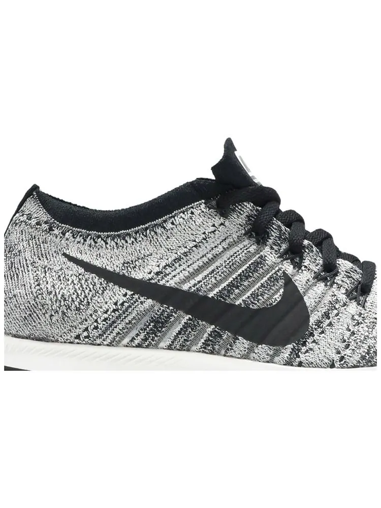 Кроссовки Nike Zoom Flyknit Streak 'Oreo' — изображение 2 из 8, серый