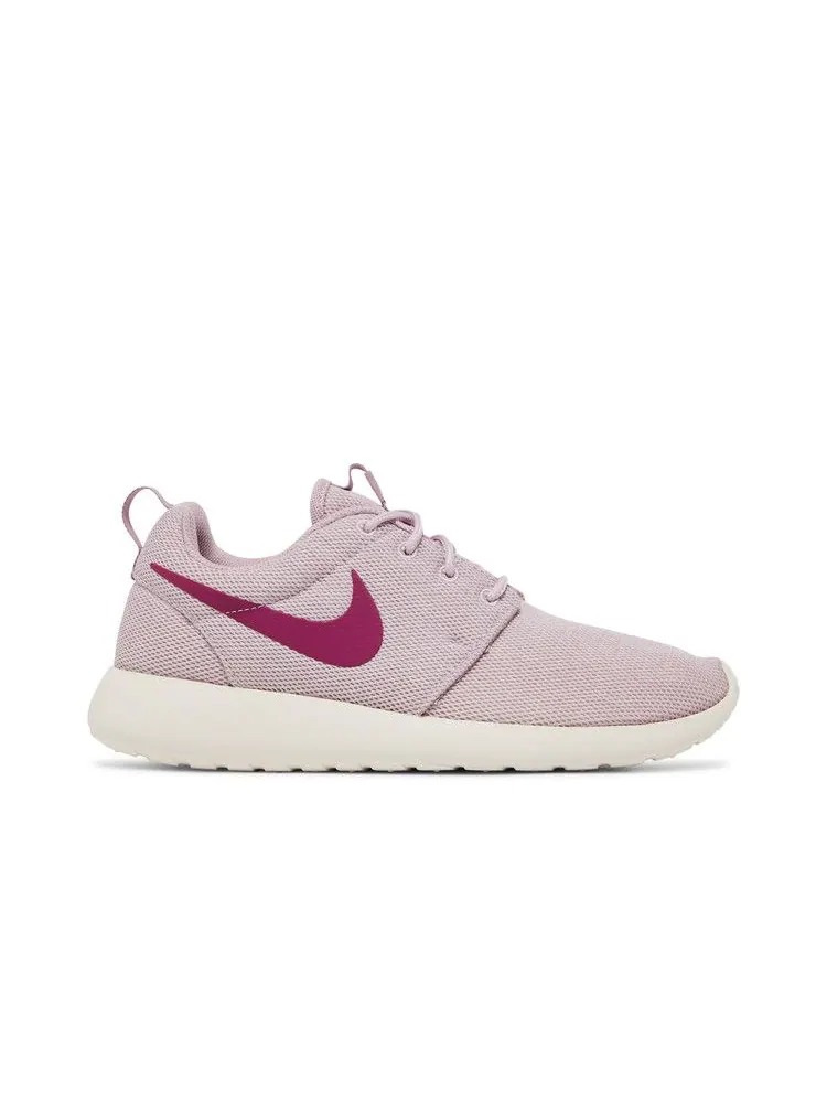Кроссовки Nike Wmns Roshe One 'Plum Chalk' — изображение 2 из 9, светлый кремовый