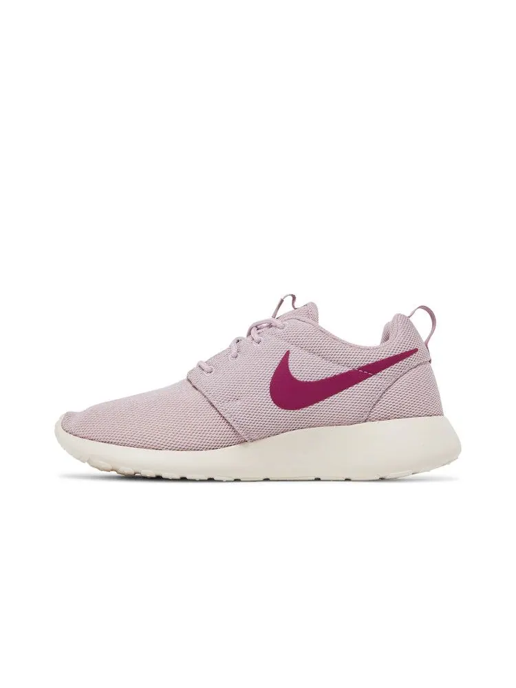 Кроссовки Nike Wmns Roshe One 'Plum Chalk' — изображение 4 из 9, светлый кремовый