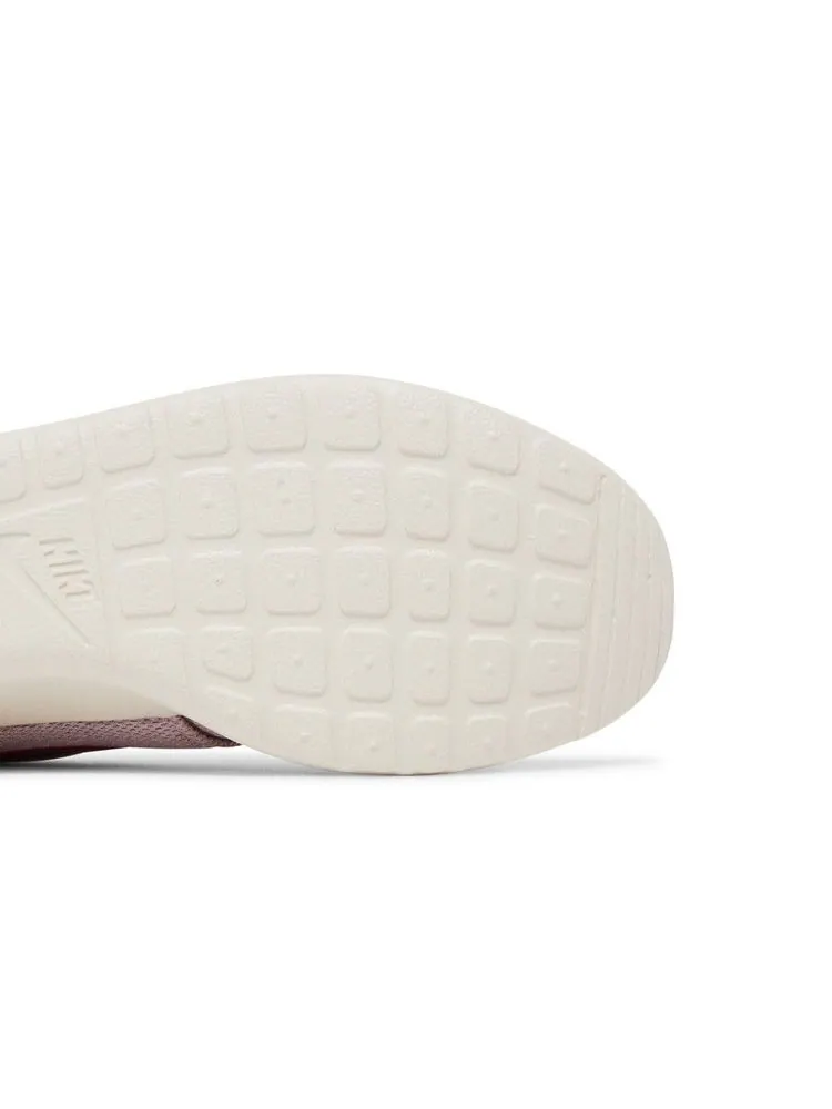 Кроссовки Nike Wmns Roshe One 'Plum Chalk' — изображение 6 из 9, светлый кремовый