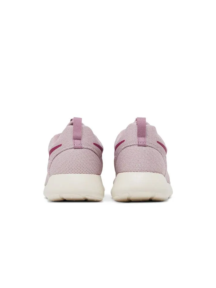 Кроссовки Nike Wmns Roshe One 'Plum Chalk' — изображение 7 из 9, светлый кремовый