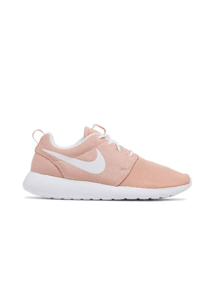 Кроссовки Nike Wmns Roshe One 'Coral Stardust' — изображение 2 из 9, белый