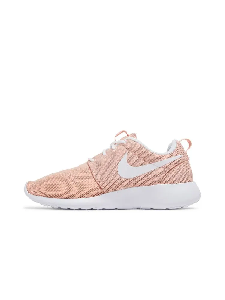 Кроссовки Nike Wmns Roshe One 'Coral Stardust' — изображение 4 из 9, белый
