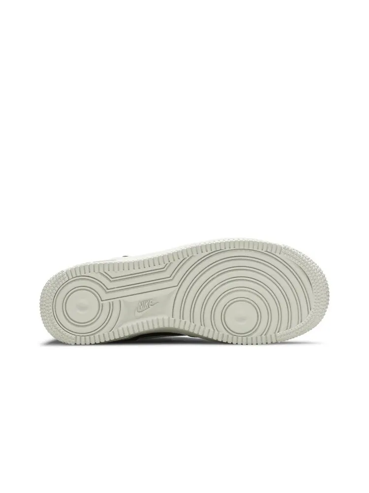Кроссовки Nike Air Force 1 Low GS 'Flannel' — изображение 4 из 4, красный