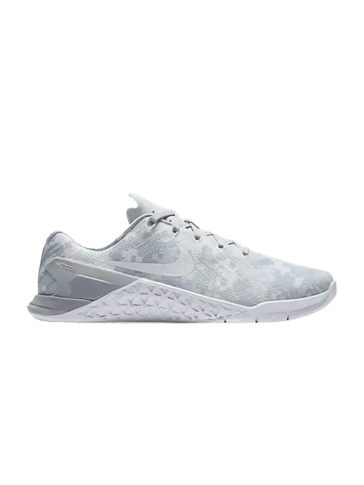 Кроссовки Nike Wmns Metcon 3 AMP 'Grey Digi Camo' — изображение 1 из 1, серый/платиновый-белый