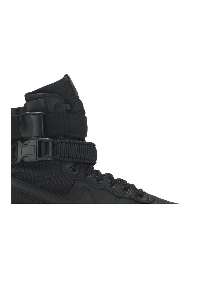 Кроссовки Nike Wmns SF Air Force 1 High 'Triple Black' — изображение 2 из 4, черный