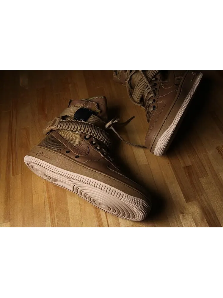 Кроссовки Nike Wmns SF Air Force 1 High 'Golden Beige' — изображение 2 из 7, коричневый