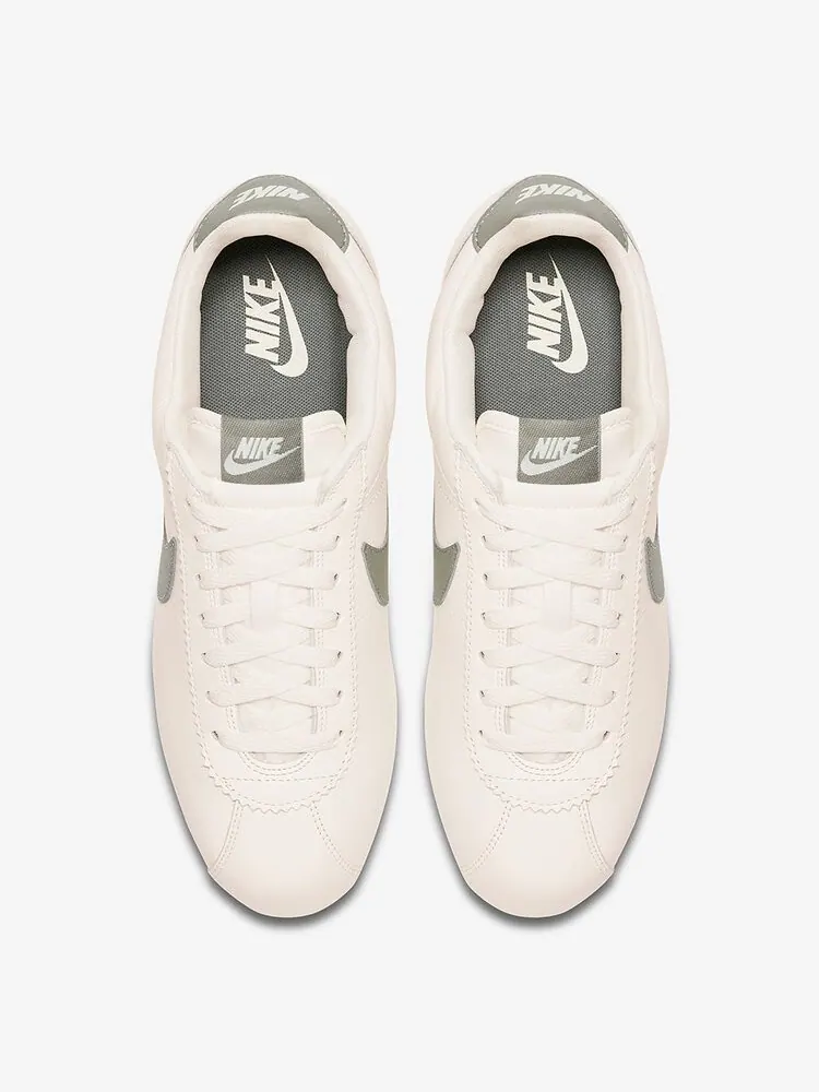 Кроссовки Nike Classic Cortez Leather SE 'Dark Stucco' — изображение 3 из 4, белый