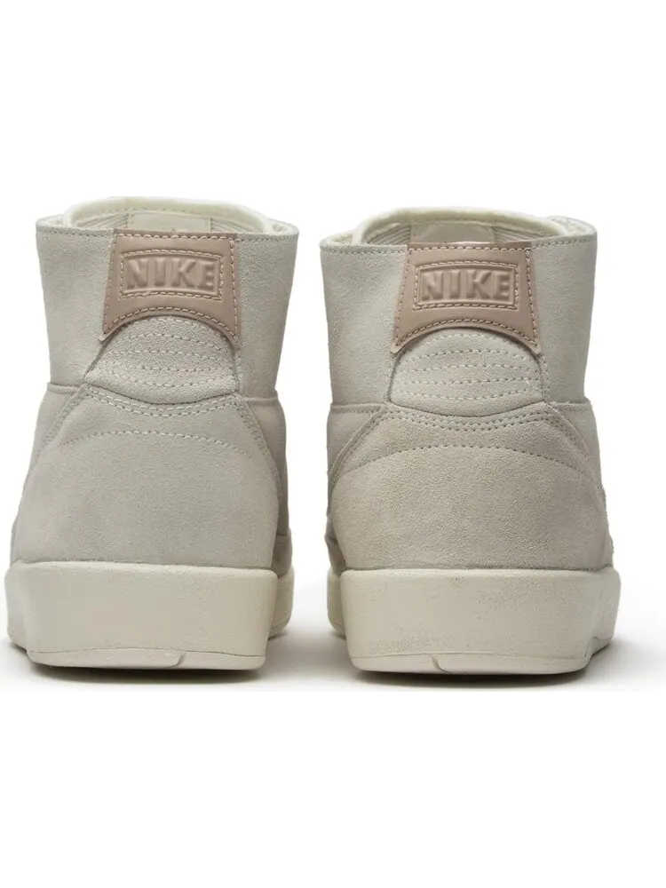 Кроссовки Air Jordan 2 Retro Deconstructed Sail — изображение 6 из 8, загар