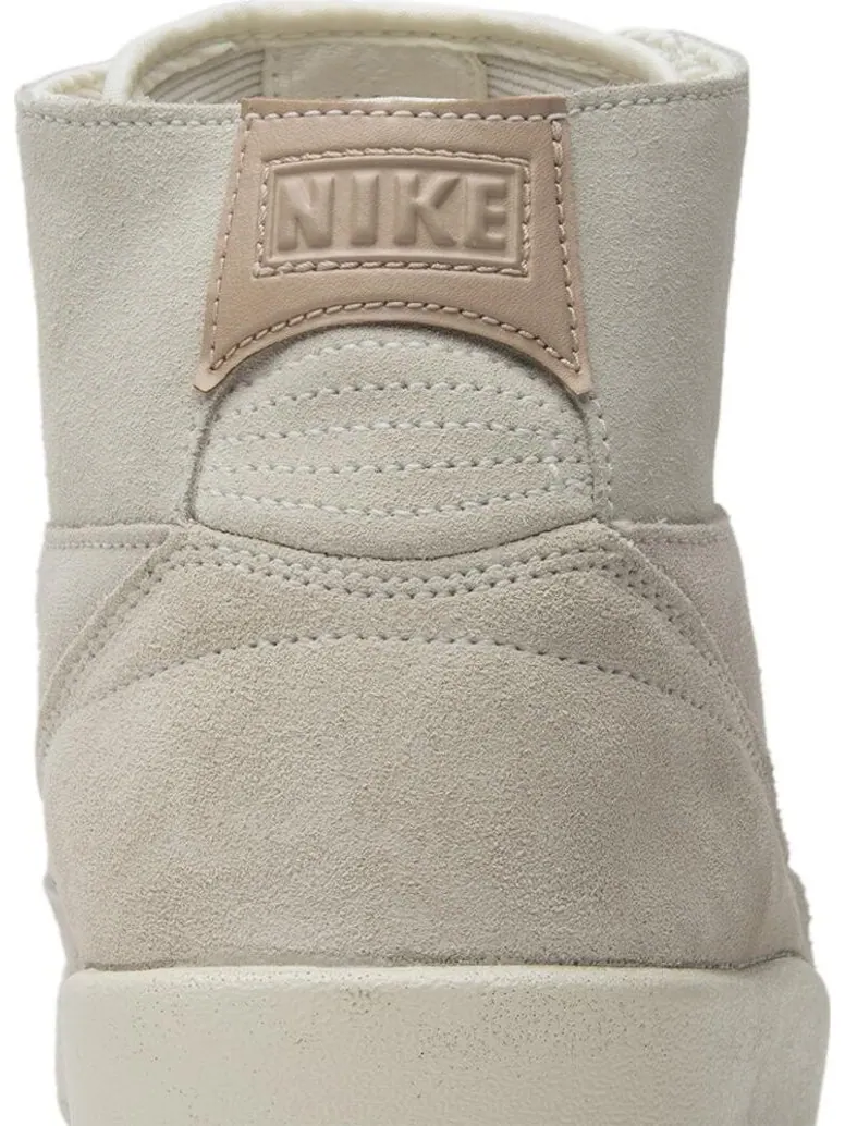 Кроссовки Air Jordan 2 Retro Deconstructed Sail — изображение 7 из 8, загар