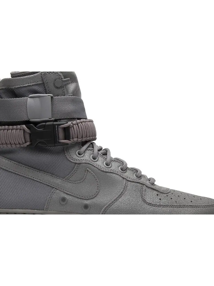 Кроссовки Nike SF Air Force 1 QS 'Dust' — изображение 2 из 8, серый