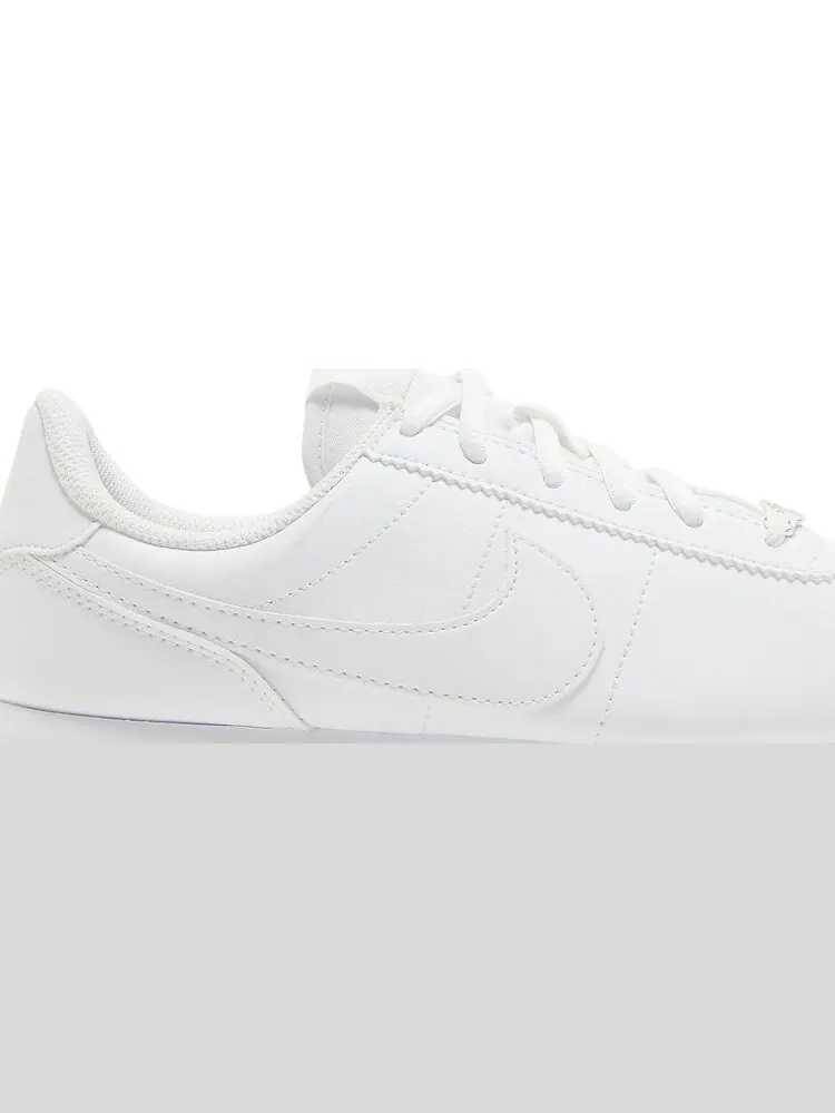 Кроссовки Nike Cortez Basic SL GS 'Triple White' — изображение 2 из 8, белый