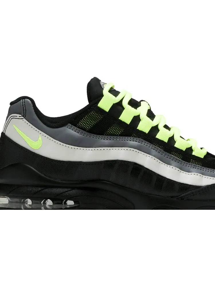 Кроссовки Nike Air Max 95 GS 'Black Volt' — изображение 2 из 8, черный