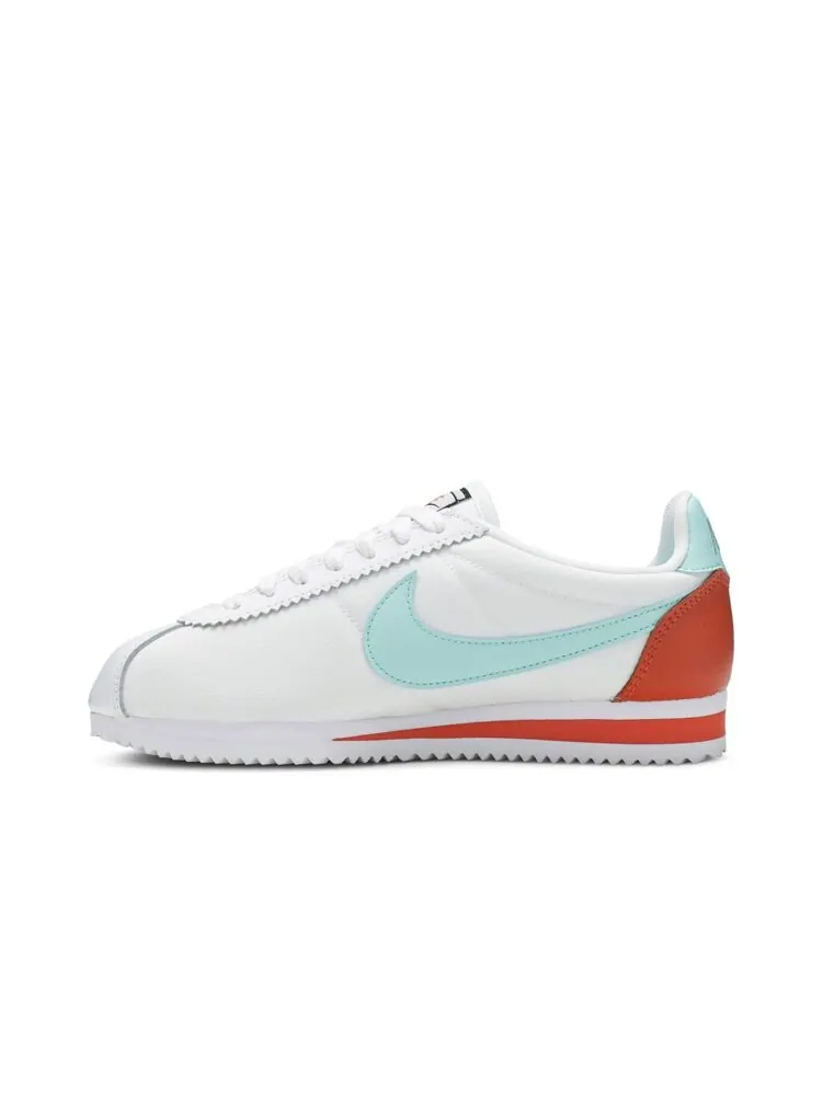 Кроссовки Nike Wmns Classic Cortez Premium — изображение 3 из 4, белый