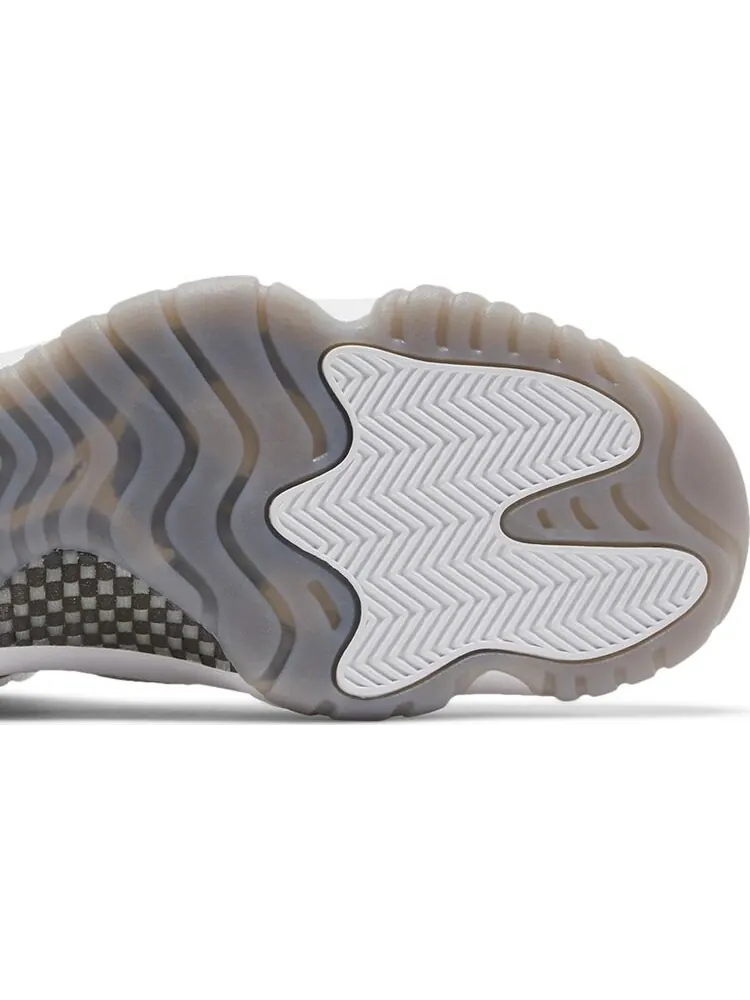 Кроссовки Air Jordan 11 Retro Low IE Light Orewood Brown — изображение 5 из 8, серый