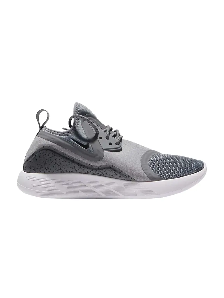 Кроссовки Nike Wmns LunarCharge Essential 'Wolf Grey' — изображение 1 из 1, серый