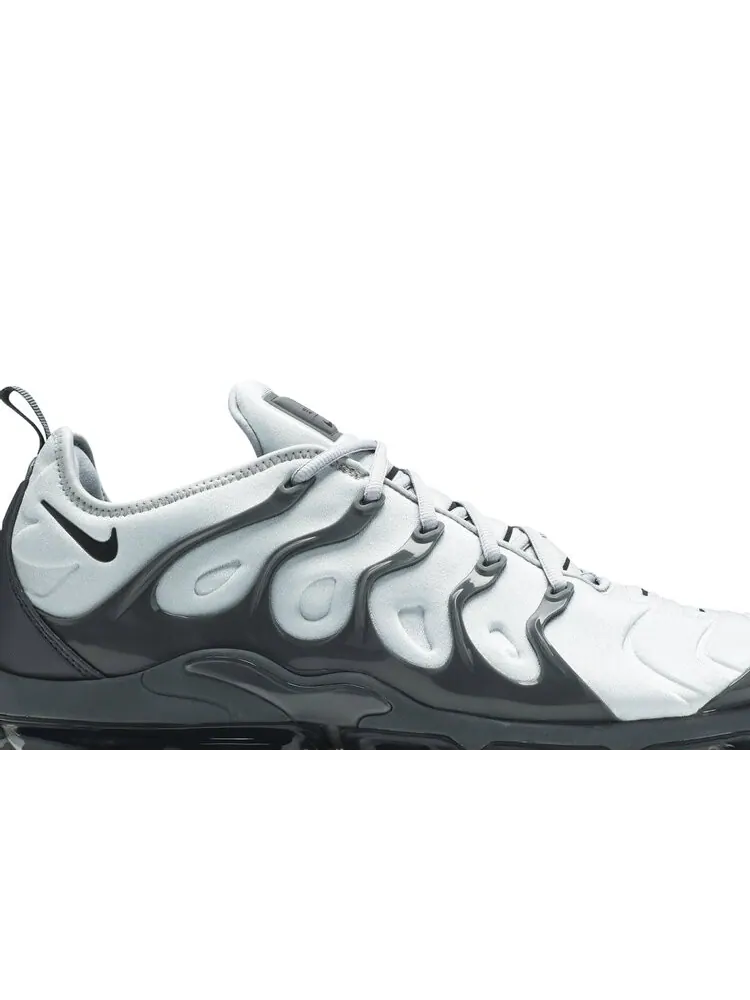 Кроссовки Nike Air VaporMax Plus 'Wolf Grey' — изображение 2 из 4, серый
