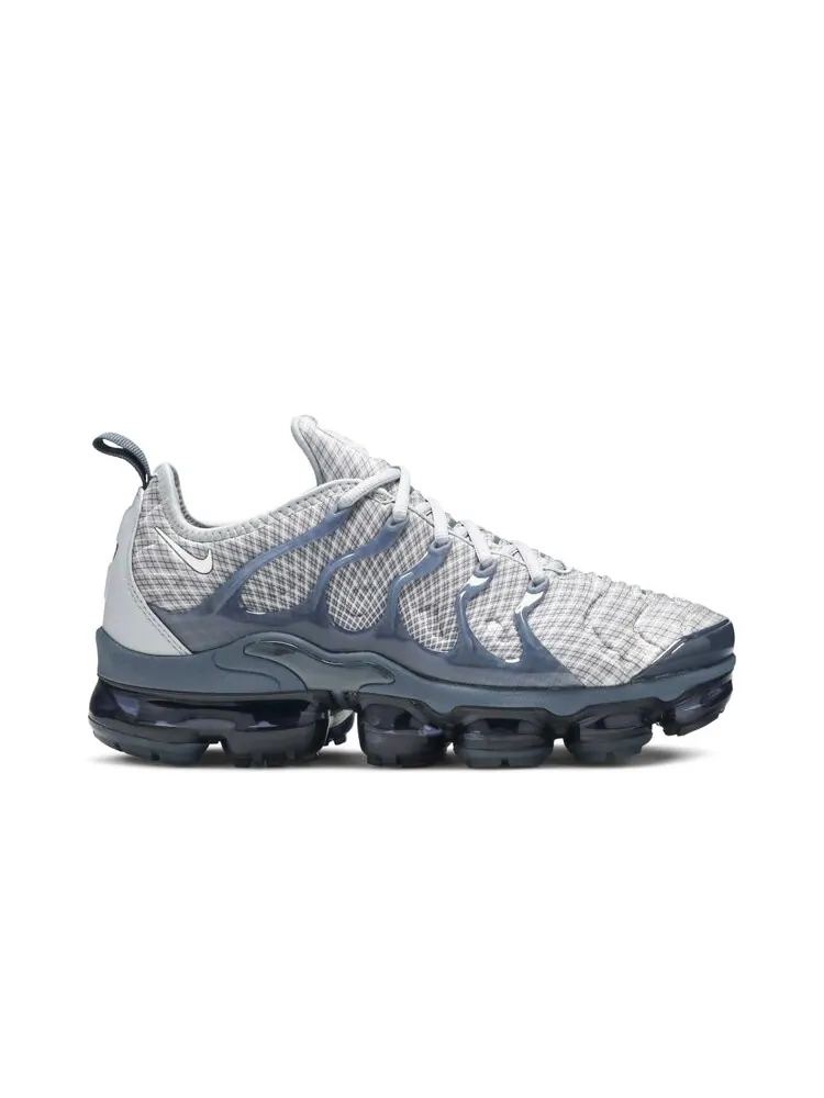 Кроссовки Nike Air VaporMax Plus 'Wolf Grey' — изображение 1 из 4, серый