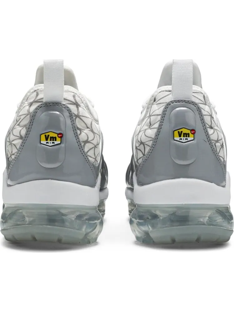 Кроссовки Nike Air VaporMax Plus 'Silver Patterns' — изображение 6 из 8, серебряный