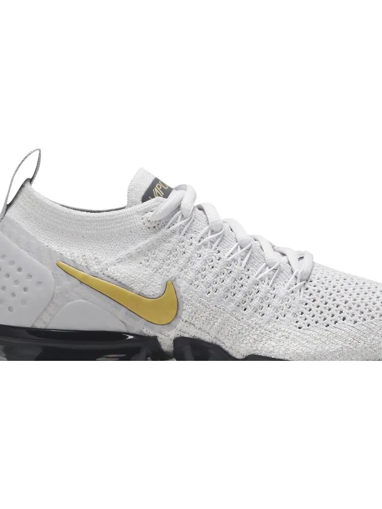 Кроссовки Nike Wmns Air VaporMax 2 'Metallic Gold' — изображение 2 из 8, золото