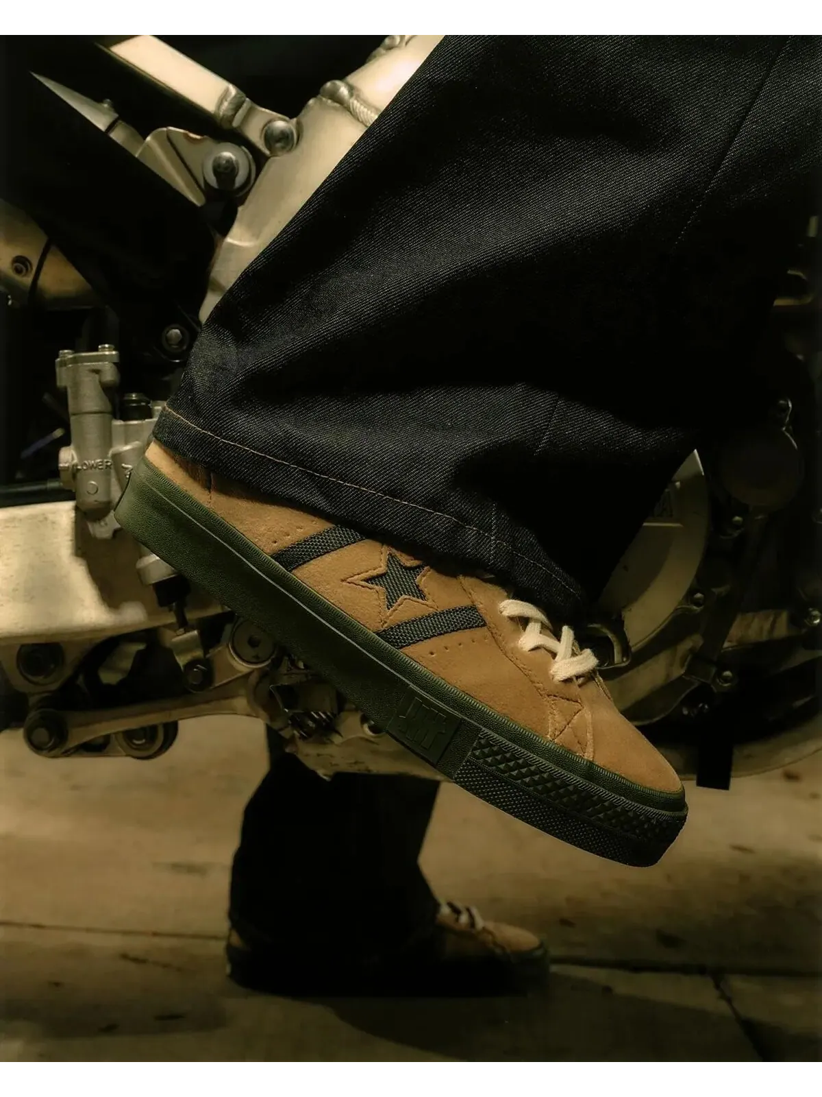 Кроссовки унисекс Converse x Undefeated One Star Academy Pro — изображение 12 из 15, бежевый/зеленый