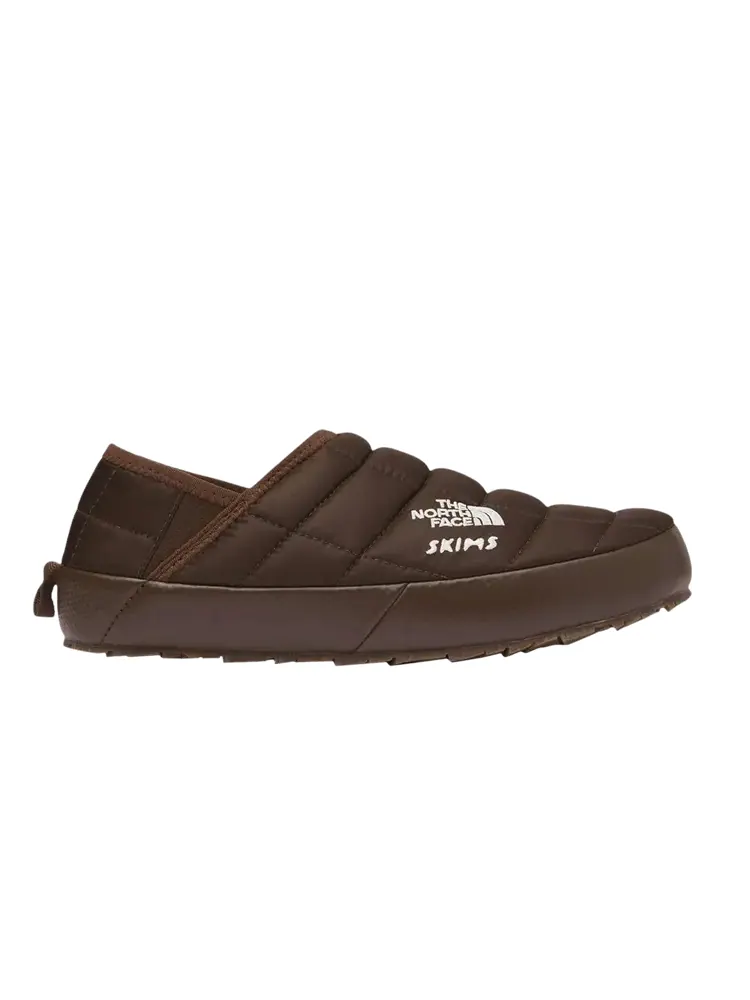 Мюли The North Face SKIMS x Wmns Thermoball Traction Mule 5 Cocoa