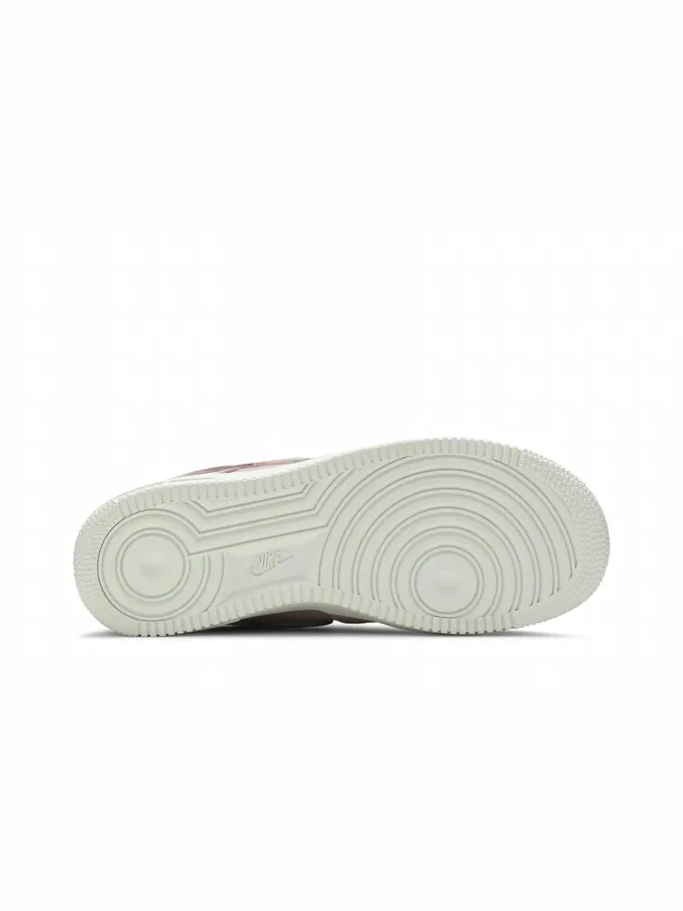 Кроссовки Nike Wmns Air Force 1 Low '07 SE PRM 'Jelly Jewel - Plum Chalk' — изображение 4 из 4, розовый