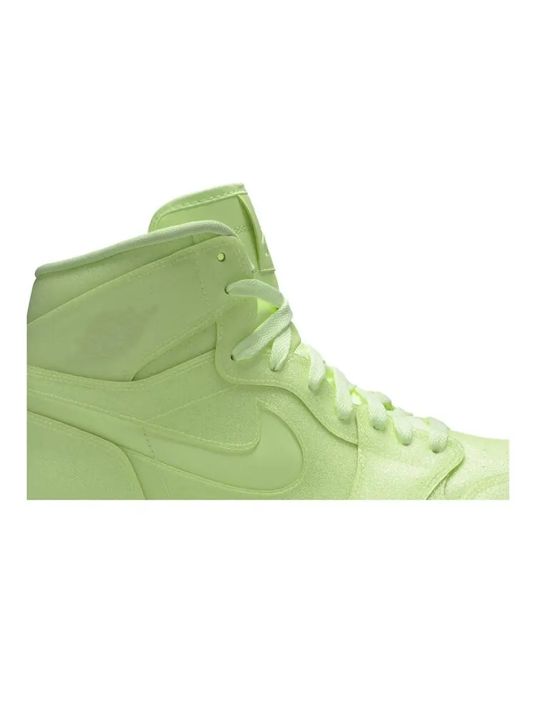 Кроссовки Air Jordan Wmns Air Jordan 1 High PRM 'Barely Volt' — изображение 2 из 4, желтый