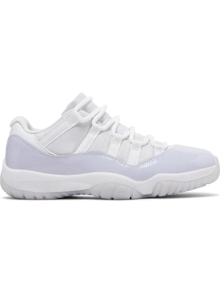 Кроссовки Wmns Air Jordan 11 Retro Low Pure Violet — изображение 1 из 10, белый
