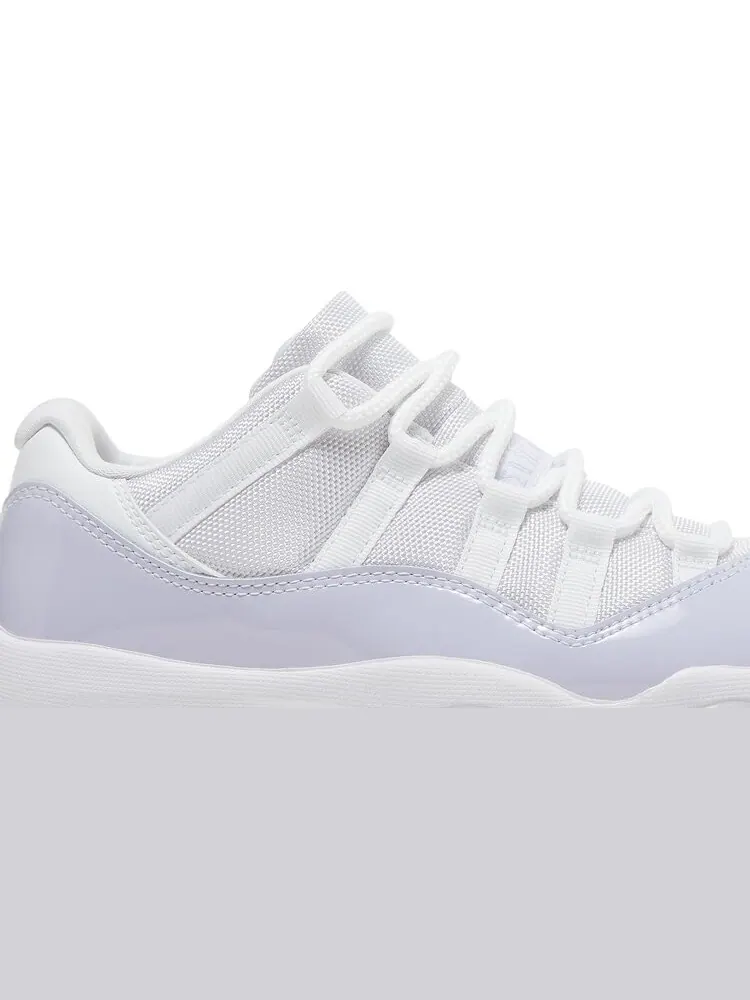 Кроссовки Wmns Air Jordan 11 Retro Low Pure Violet — изображение 2 из 10, белый