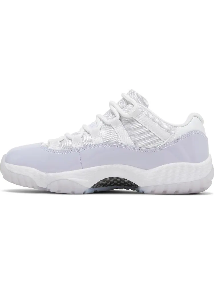 Кроссовки Wmns Air Jordan 11 Retro Low Pure Violet — изображение 3 из 10, белый