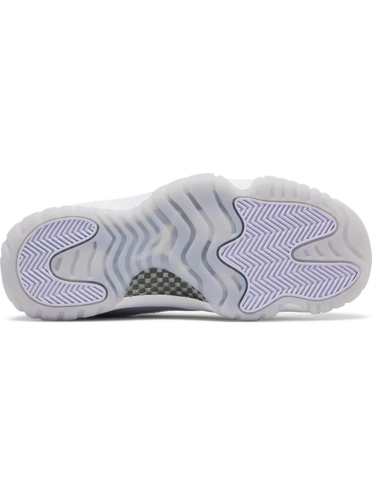 Кроссовки Wmns Air Jordan 11 Retro Low Pure Violet — изображение 4 из 10, белый