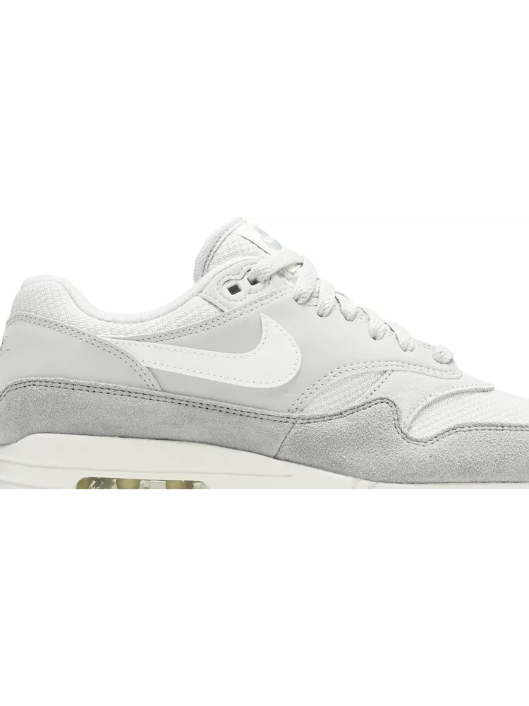 Кроссовки Nike Air Max 1 'Grey White' — изображение 2 из 8, серый