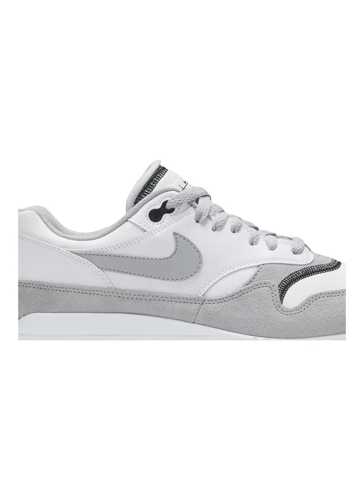 Кроссовки Nike Air Max 1 'White Black Wolf Grey' — изображение 2 из 4, серый
