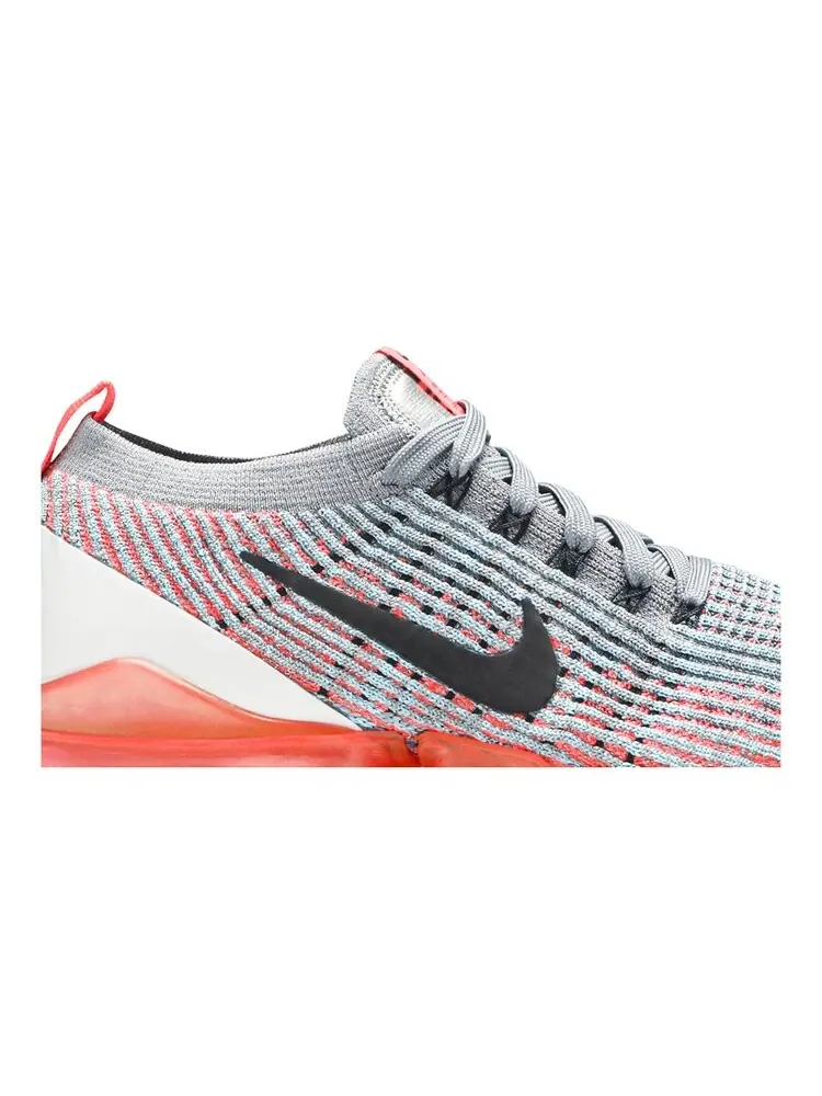 Кроссовки Nike Wmns Air VaporMax Flyknit 3 'Flash Crimson' — изображение 2 из 4, красный