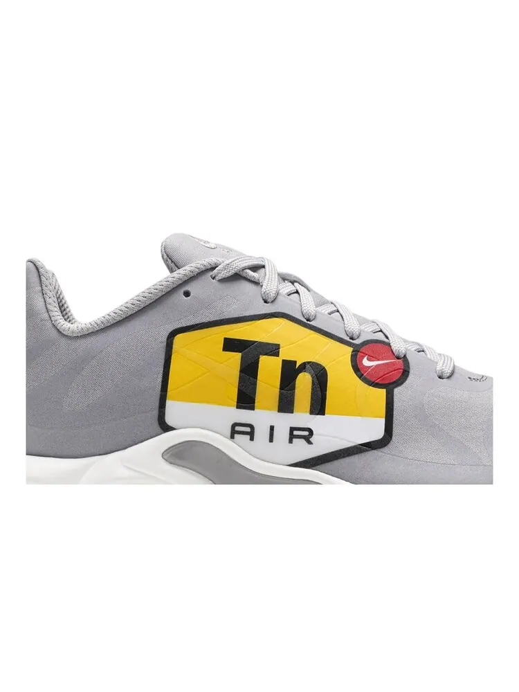 Кроссовки Nike Air Max Plus NS SP GPX 'Atmosphere Grey' — изображение 2 из 4, серый