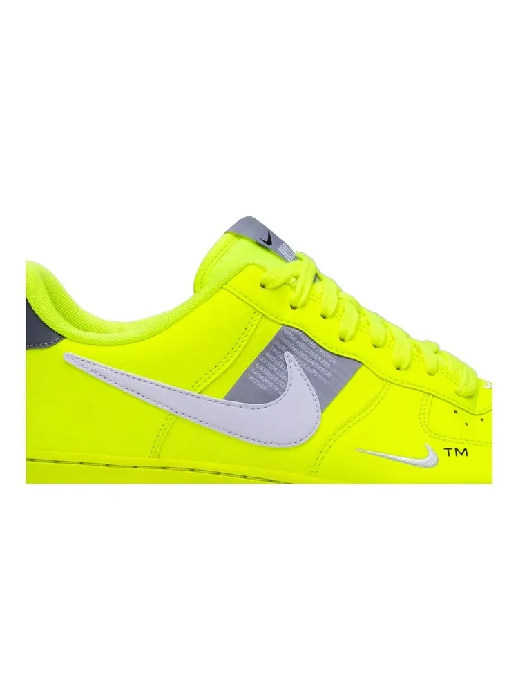 Кроссовки Nike Air Force 1 '07 LV8 'Overbranding' — изображение 2 из 4, желтый