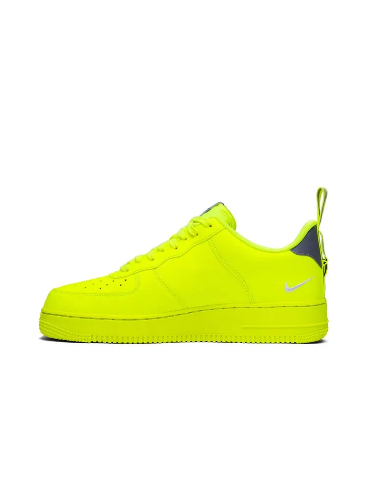 Кроссовки Nike Air Force 1 '07 LV8 'Overbranding' — изображение 3 из 4, желтый
