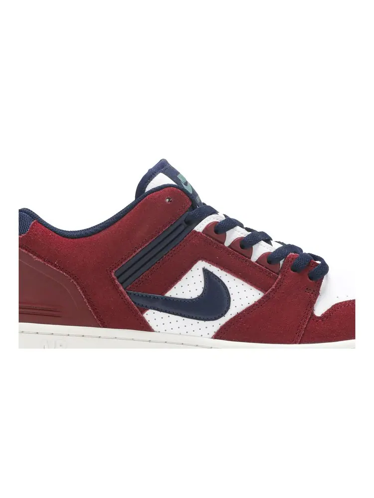 Кроссовки Air Force 2 Low SB 'Team Red Obsidian' — изображение 2 из 8, красный