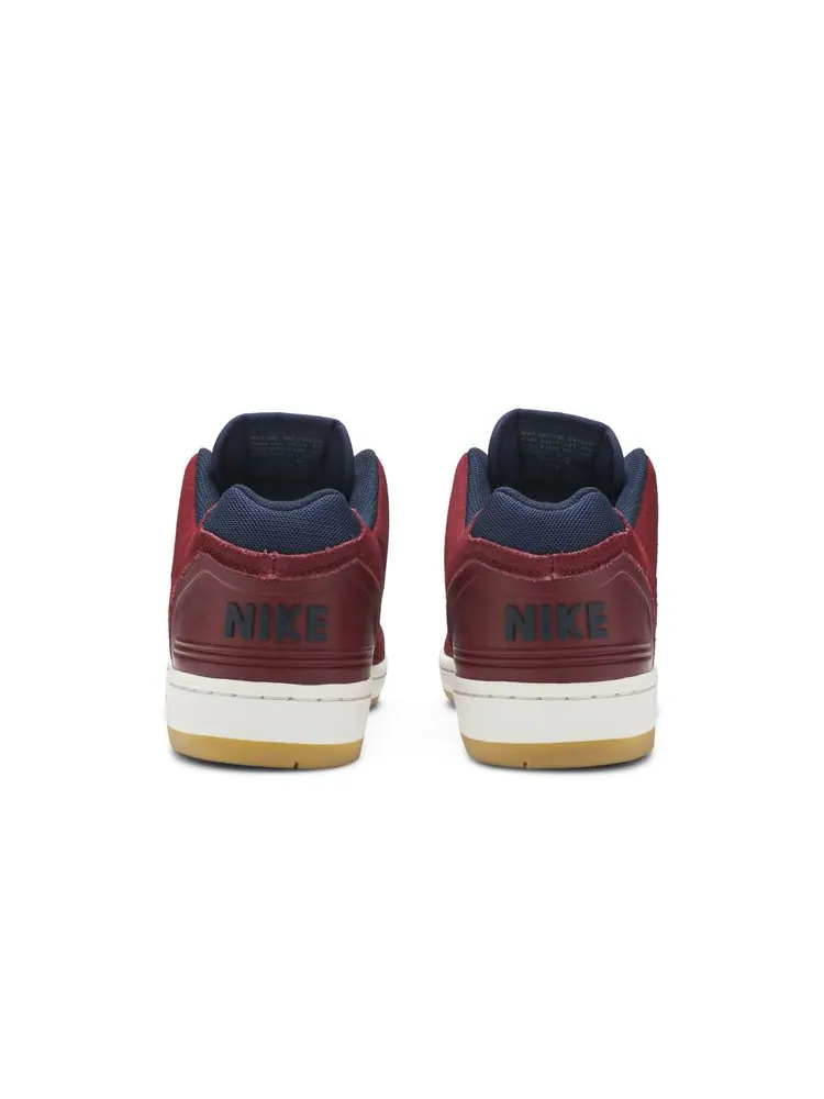 Кроссовки Air Force 2 Low SB 'Team Red Obsidian' — изображение 6 из 8, красный