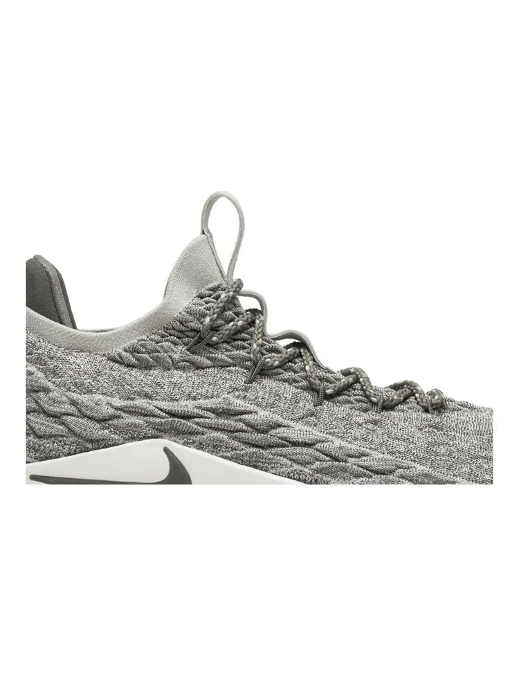Кроссовки Nike LeBron 15 Low 'Light Bone' — изображение 2 из 4, серый