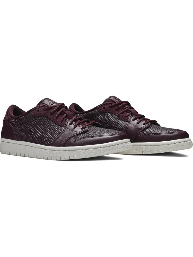 Кроссовки Wmns Air Jordan 1 Retro Low NS 'Bordeaux' — изображение 2 из 8, фиолетовый