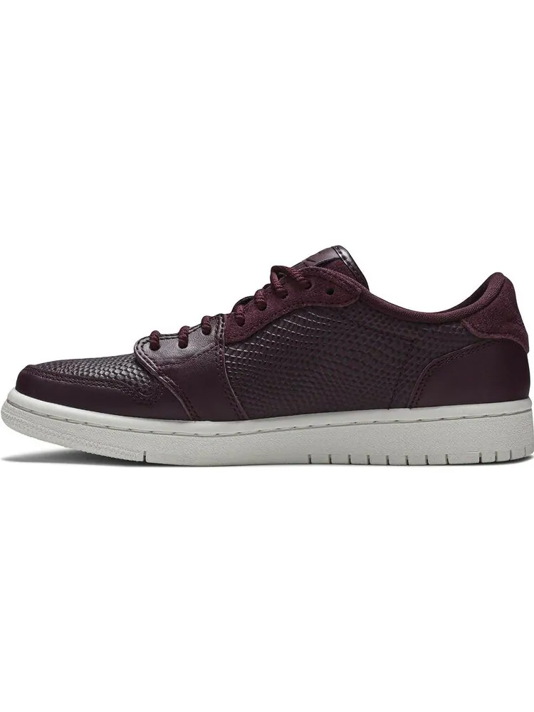 Кроссовки Wmns Air Jordan 1 Retro Low NS 'Bordeaux' — изображение 7 из 8, фиолетовый