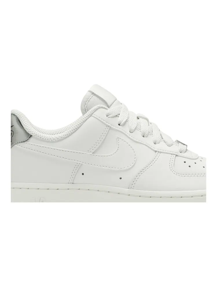 Кроссовки Nike Wmns Air Force 1 '07 ESS 'Platinum Tint' — изображение 2 из 4, белый