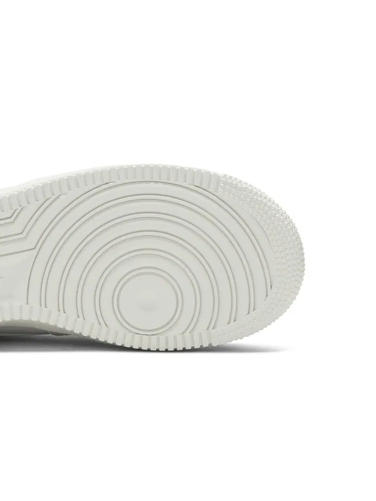 Кроссовки Nike Wmns Air Force 1 '07 ESS 'Platinum Tint' — изображение 4 из 4, белый