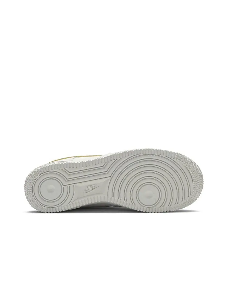 Кроссовки Nike Wmns Air Force 1 07 ESS — изображение 4 из 4, белый