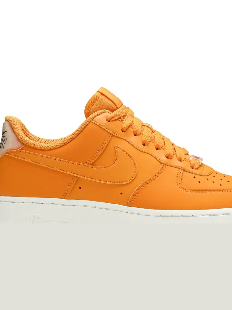 Кроссовки Nike Wmns Air Force 1 Low '07 Essential 'Orange Peel' — изображение 2 из 8, оранжевый